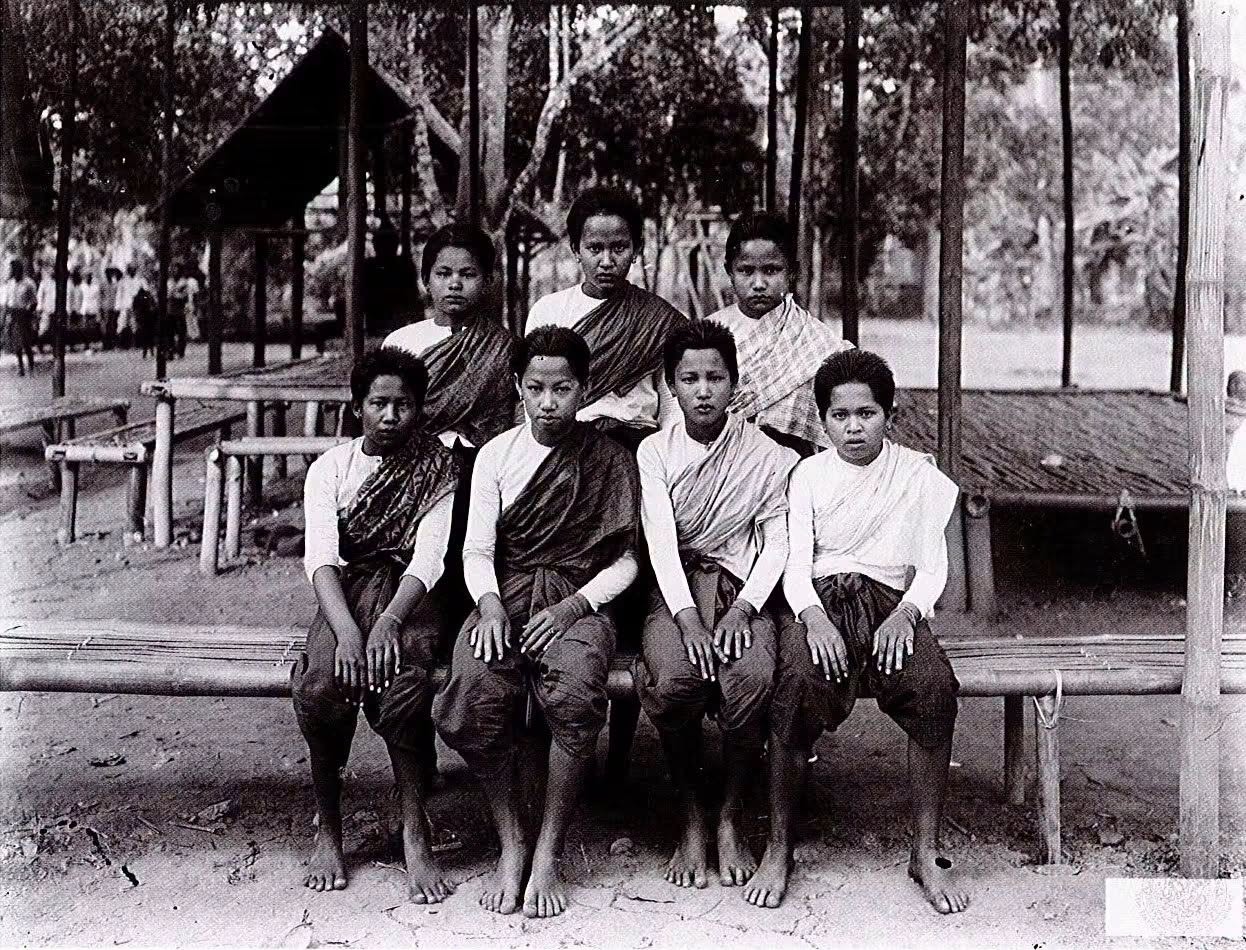 ภาพฟิล์มกระจกหญิงชาวกำแพงเพชร ที่ได้รับการขึ้นทะเบียน UNESCO